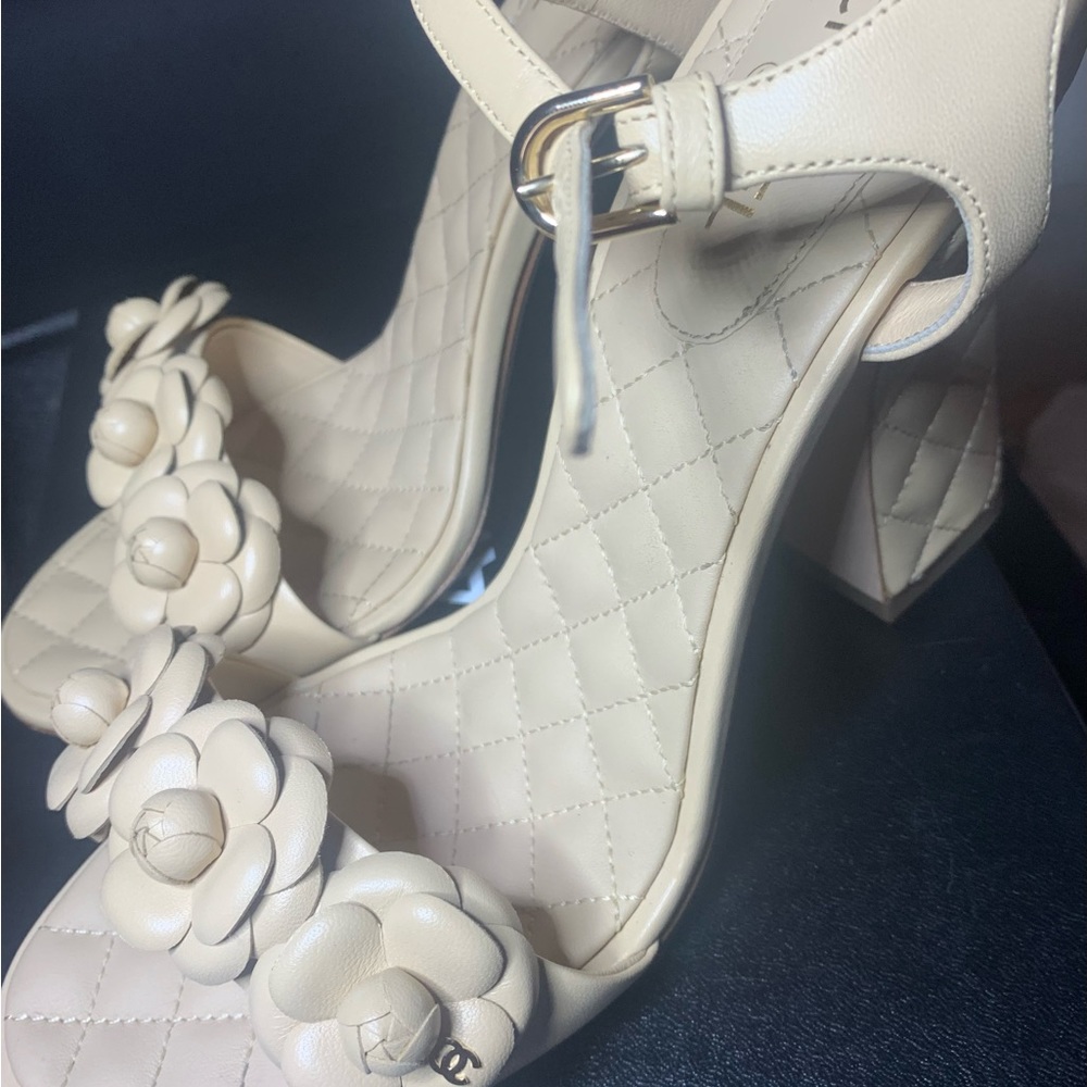 Chanel sandals , Nude color size 40 , NEW , never worn